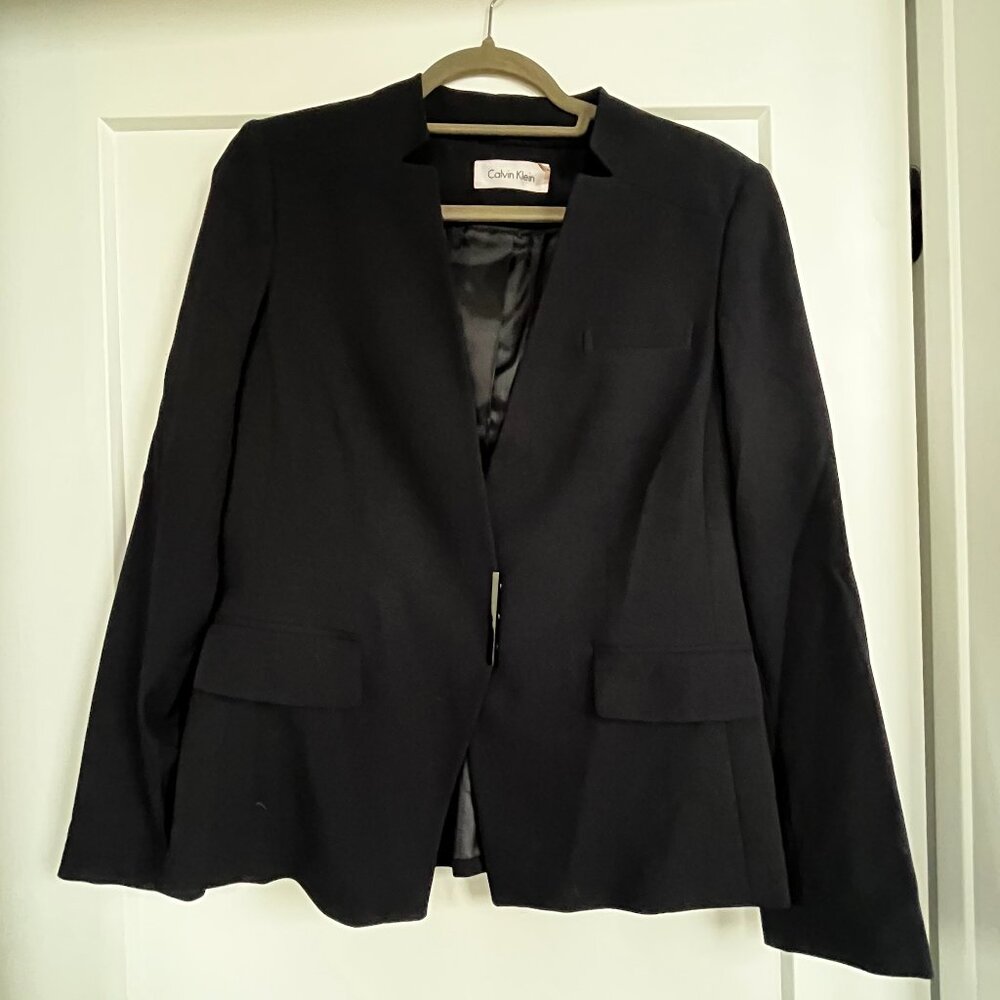 NEVER WORN Calvin Klein Navy Blue Suit